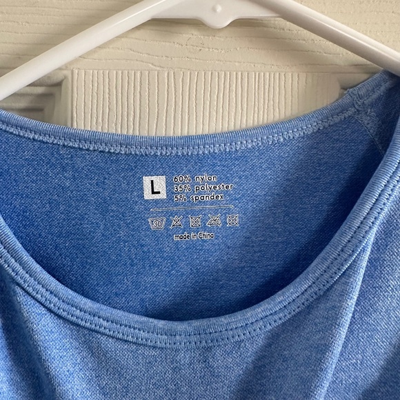 Workout crop top - Picture 2 of 3